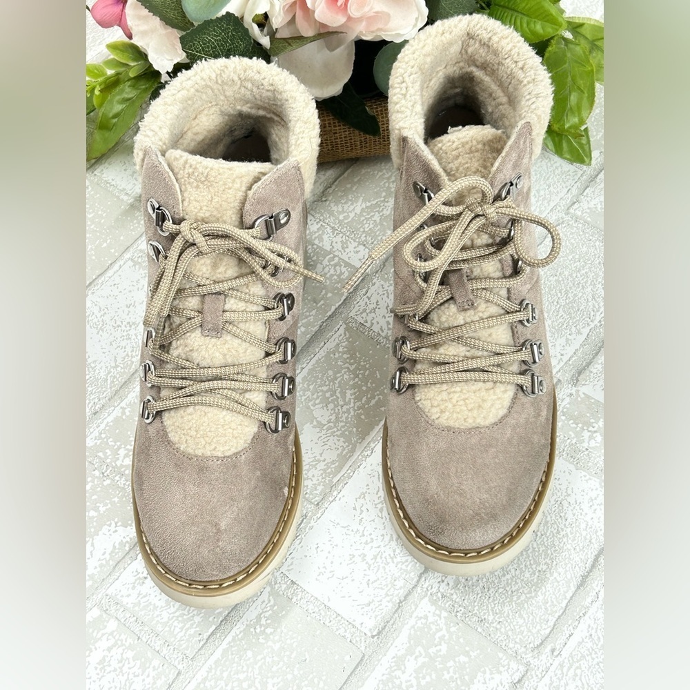 Sonoma Beige and Cream Winter Boots